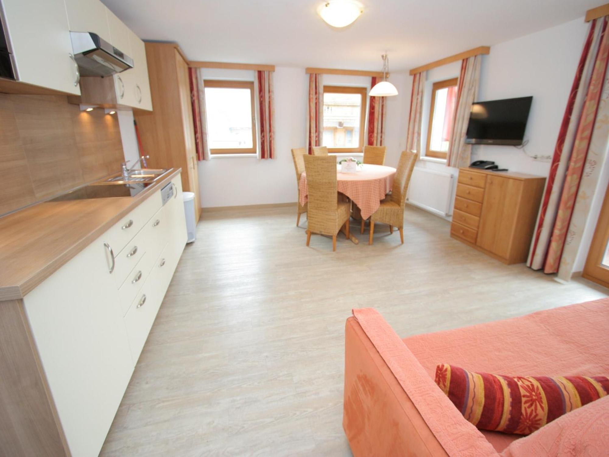 Spacious Apartment In Uderns Near Ski Area 외부 사진